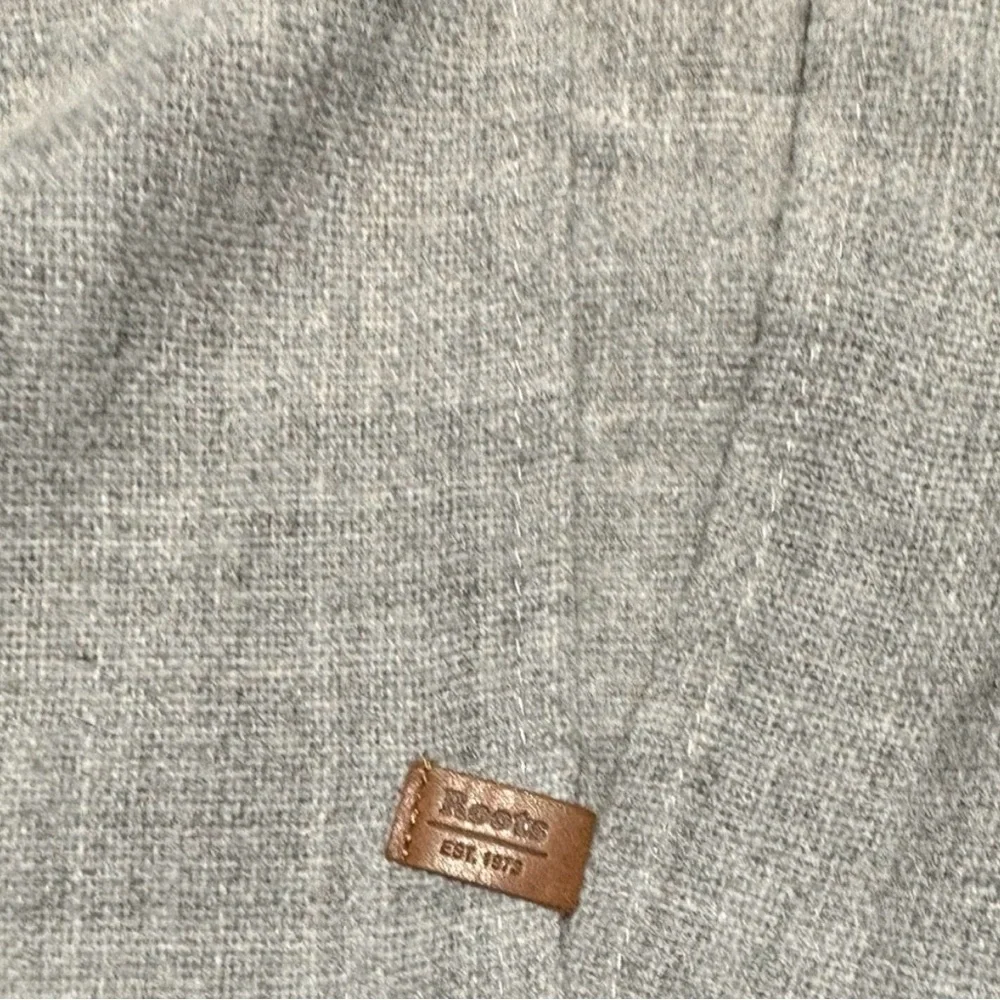 Roots Women's Grey and Black Striped Wrap - Picture 4 of 4